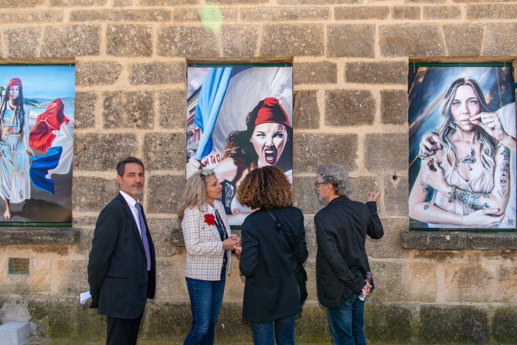 Présentation par madame le Maire, Nathalie Bicais, de l'exposition de mes représentations féminines en plein air à l'occasion de la semaine des droits des femmes à la Seyne-sur-mer